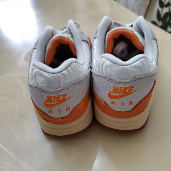 Nike Women's Air Max 1 Magma Orange - Picture 8 of 10